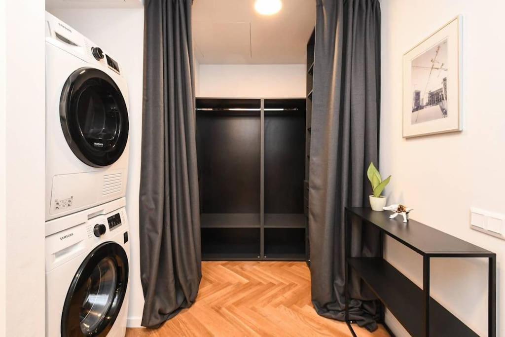 Skypark Luxury Apartment With Skyline View & Free Parking Bratislava Exterior foto