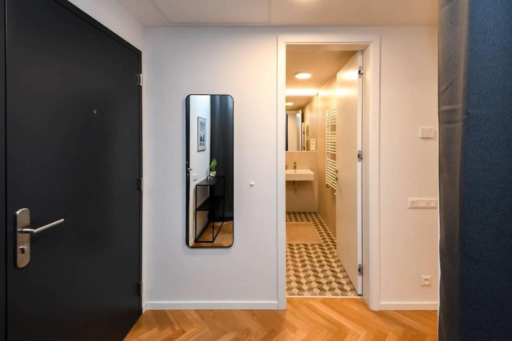 Skypark Luxury Apartment With Skyline View & Free Parking Bratislava Exterior foto