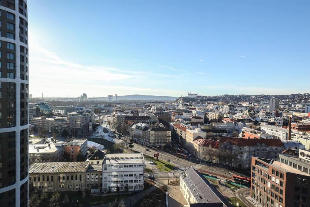 Skypark Luxury Apartment With Skyline View & Free Parking Bratislava Exterior foto